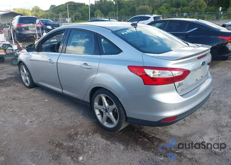 2014 Ford Focus Titanium z USA, uszkodzony, nr VIN 1FADP3J27EL463120